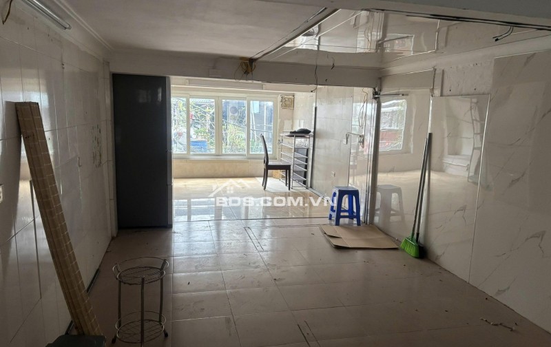 Nhà Lý Nam Đế 5 Tầng 10M Ra Phố Ô TÔ Đỗ Cửa 17.5 Tỷ Kinh Doanh Nét